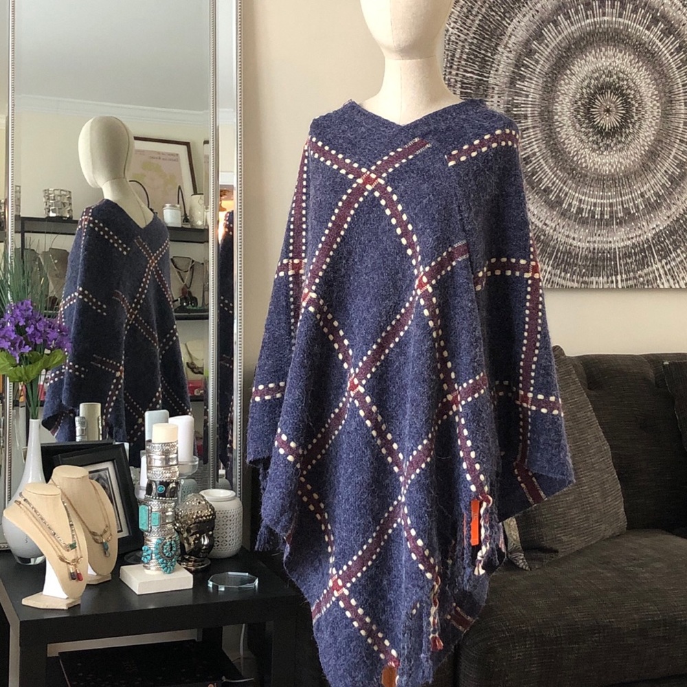 Poncho - Picture 2 of 2